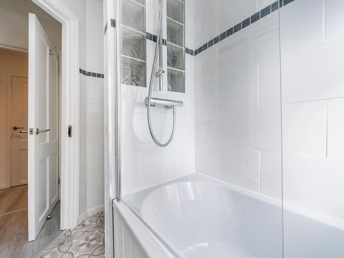 Pass The Keys - Bright & Airy 2Br 2Bath Apt In Perfect Location Belfast Exterior photo